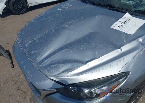 2018 Mazda Mazda3 Touring z USA, uszkodzony, nr VIN 3MZBN1V3XJM257455